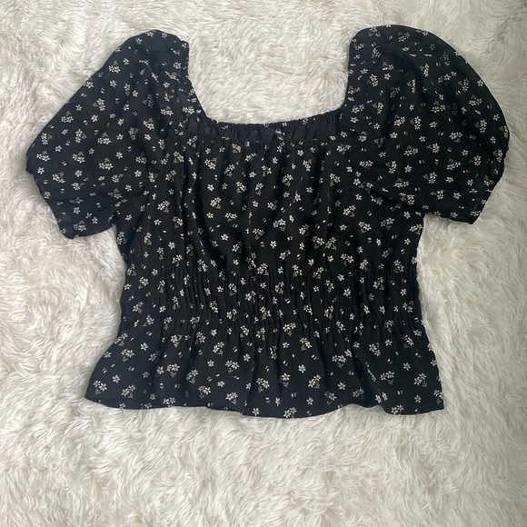 Madewell Tops - Madewell short sleeve peasant top. Black with white Flowers.  Size XL.